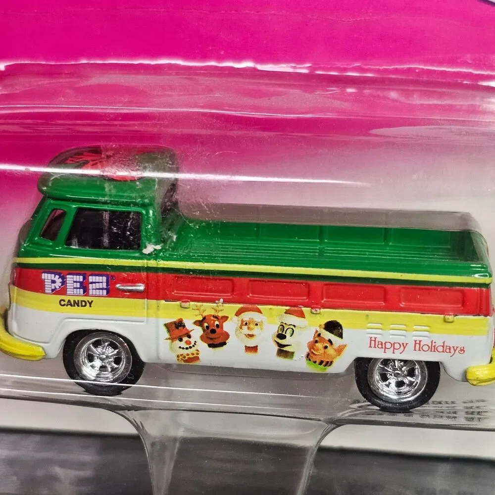 NIP Johnny Lightning Pez 50 Anniversary Happy Holidays VW Pick-Up 1:64 Die Cast